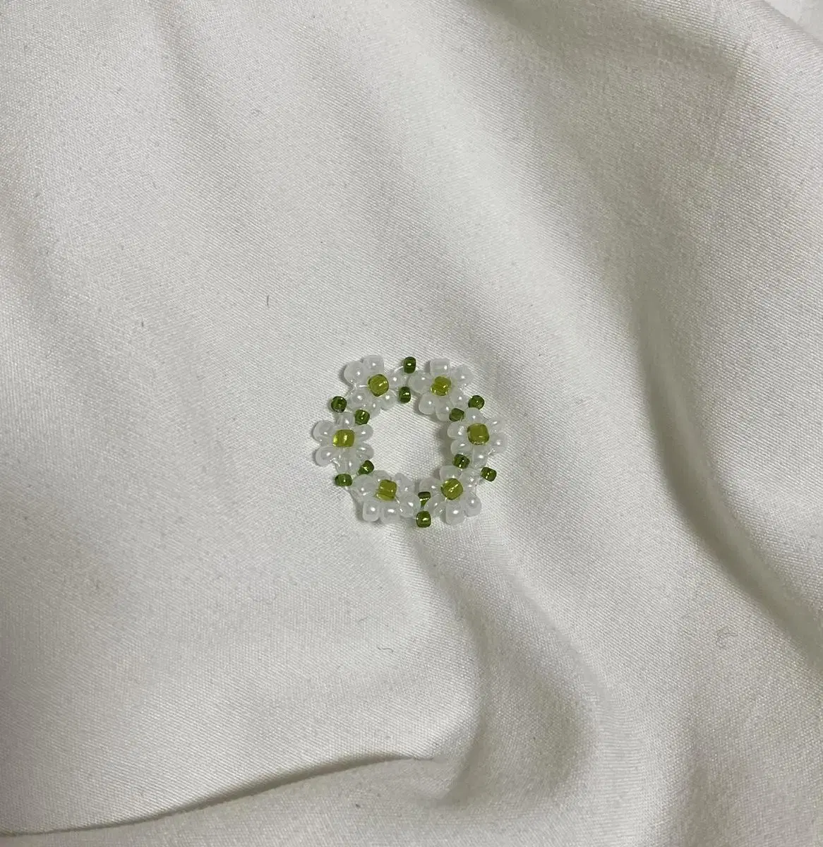 *Handmade* White Green flower ring